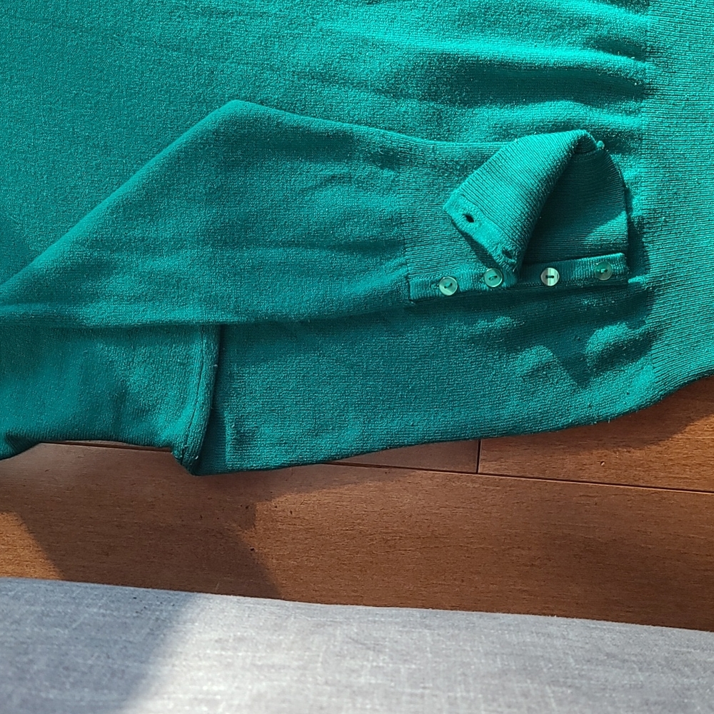 💚Beautiful Green Turtle Neck💚 - Picture 3 of 3